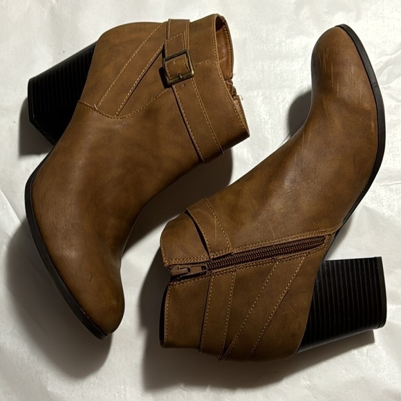 Me Too Viola brown ankle western style boots faux nubuck Sz 10 - Picture 1 of 10